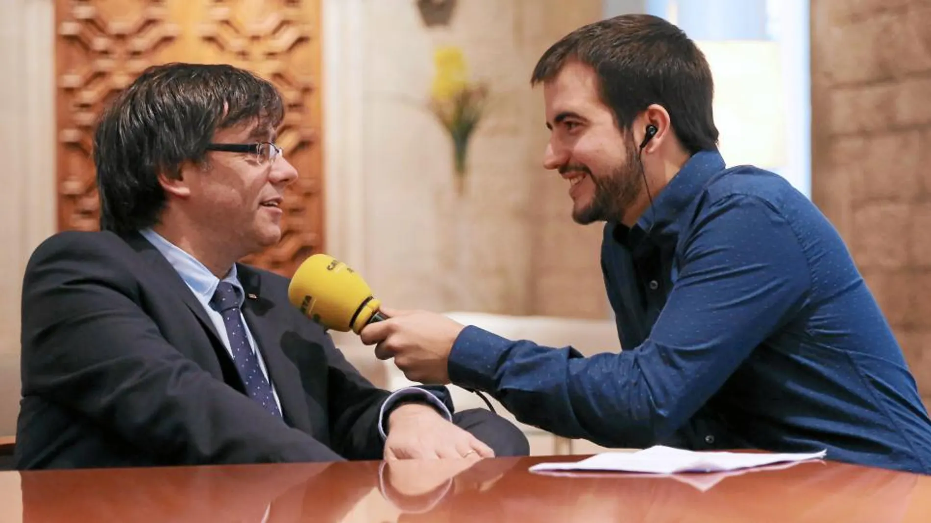 Puigdemont se sumó a la fiesta del día de la radio que celebra la Unesco a instancias de España