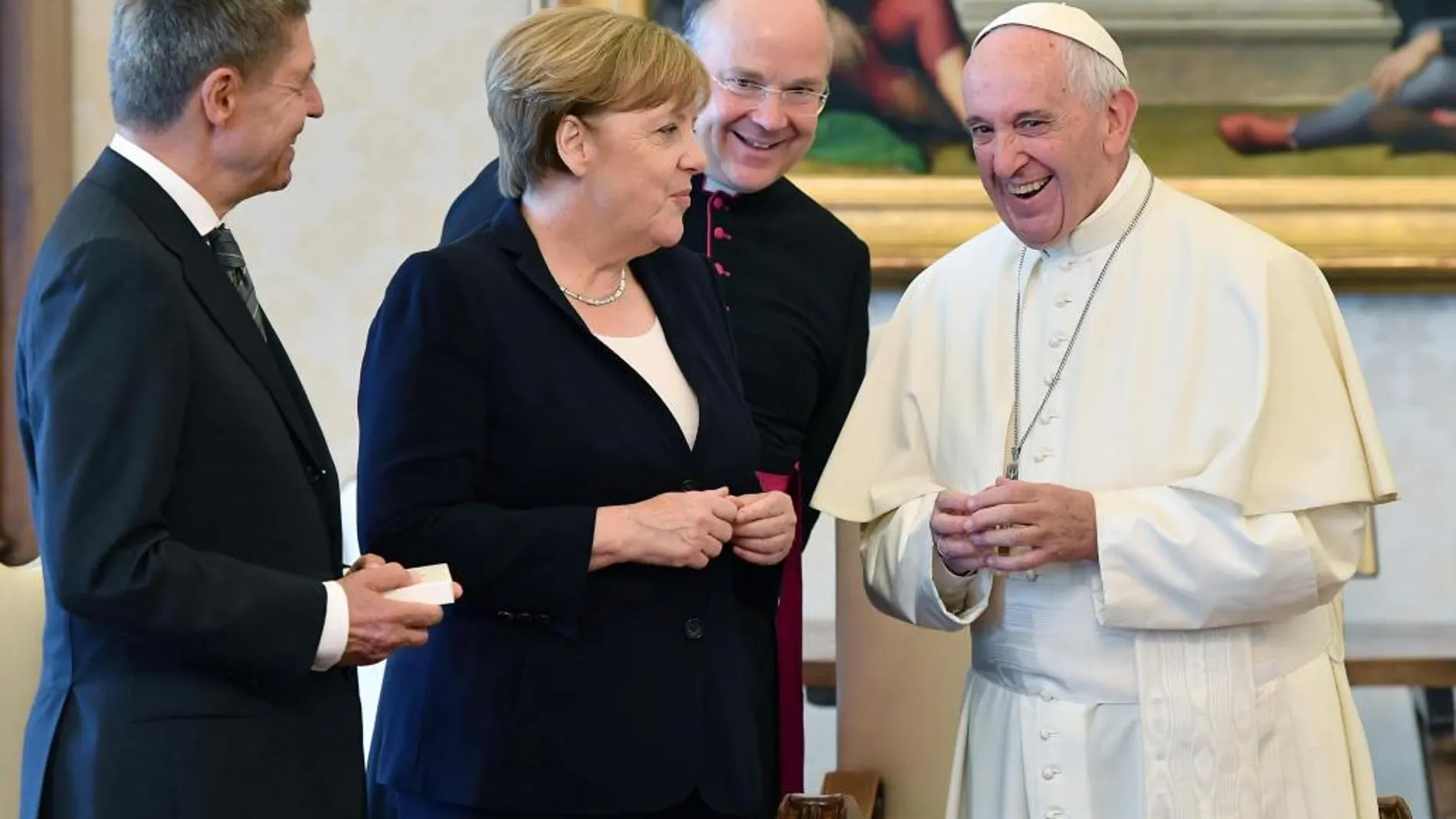 El Papa y Merkel han charlado de forma distendida antes de su reunión privada