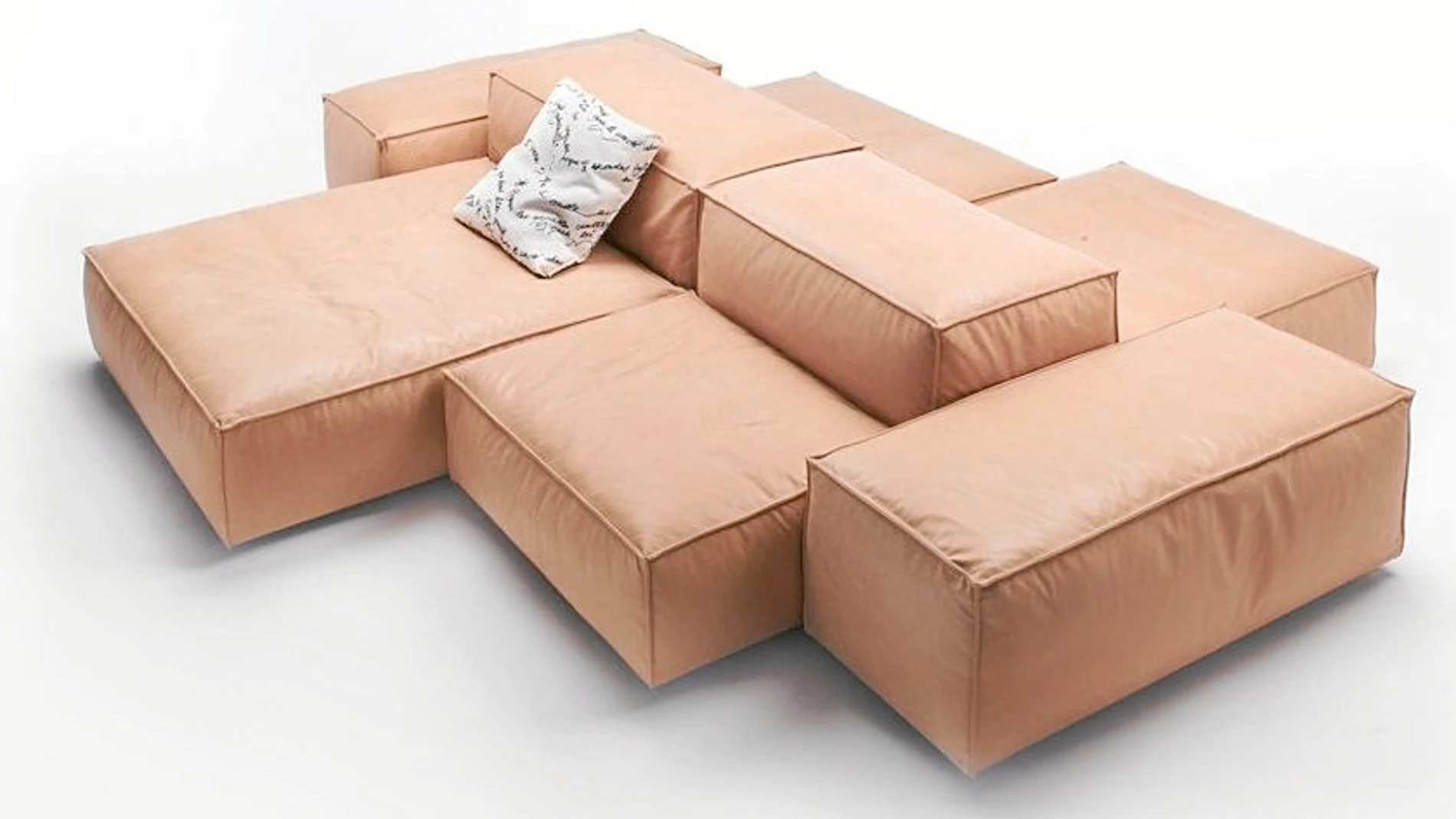 Este sofá-chaiselongue resume la filosofía de Piero Lissoni: creatividad al servicio del cliente.