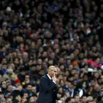  El Bernabéu pasa de los silbidos a Benítez a la ovación a Zidane
