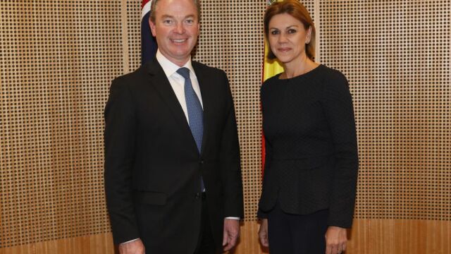 Cospedal se reune con el Ministro para la Industria de Defensa de Australia Christopher Pyne