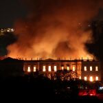 Un voraz incendio ha destruido este domingo el Museo Nacional de Brasil, situado en Río de Janeiro