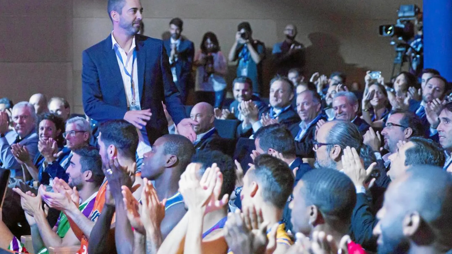 El exjugador azulgrana se llevó la mayor ovación en la gala de presentación de la Liga Endesa