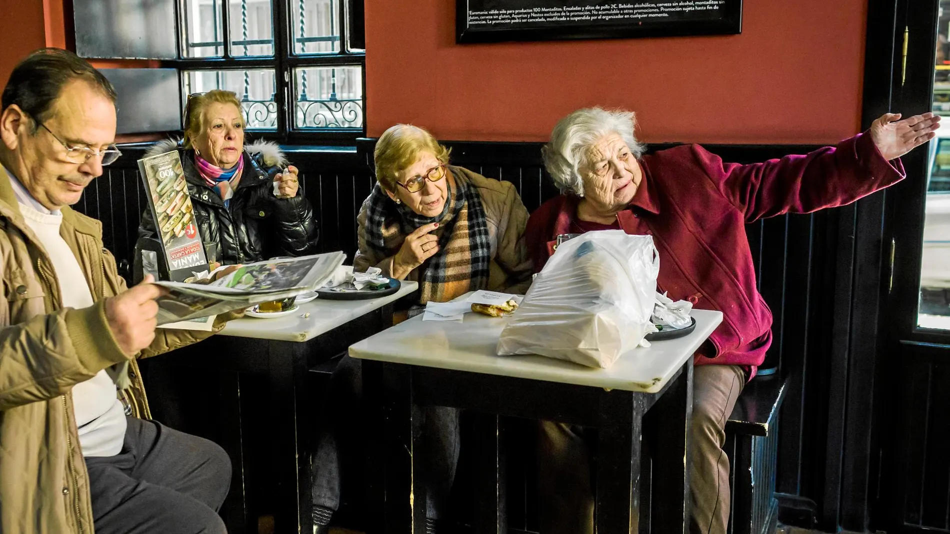 Los mayores de 65 años no podrían ir a las juntas de vecinos si no se pueden asegurar las medidas de prevención del covid