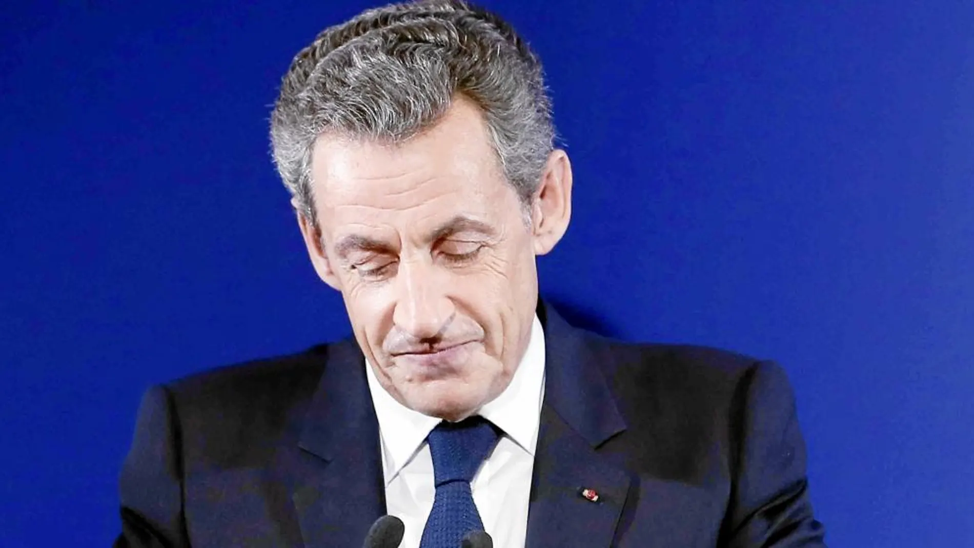 La última humillación Sarkozy encajó el domingo su peor derrota, la de no ser capaz de convencer a su propia familia política