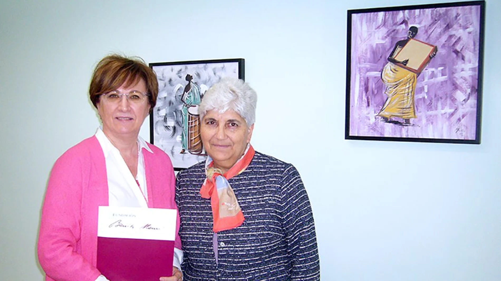 La presidenta de la Fundación, Almudena Fontecha, junto con la responsable de Benito Menni, Rosa María Izquierdo