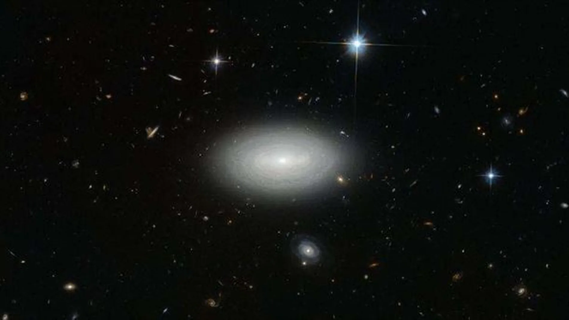 La galaxia «vacía» descubierta por Hubble