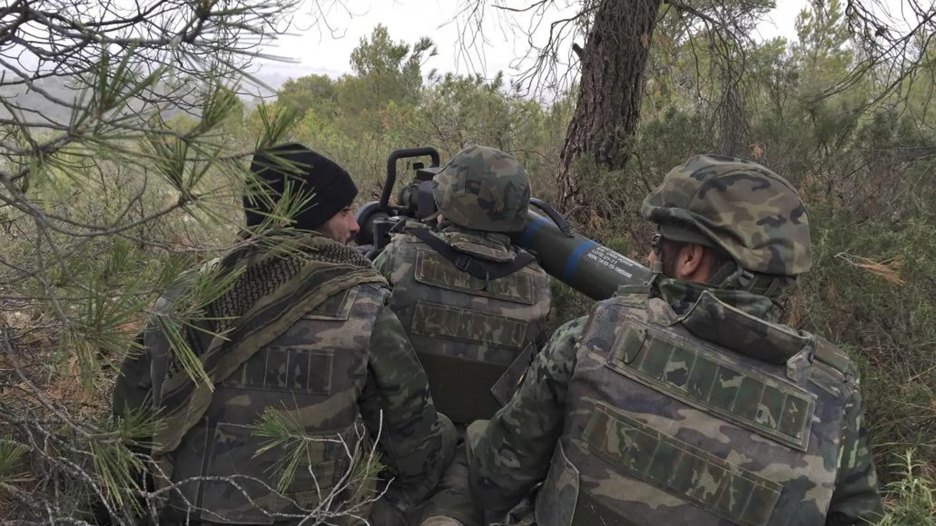 Soldados españoles, italianos, estadounidenses, británicos y daneses participan en las maniobras Trident Juncture 2015.