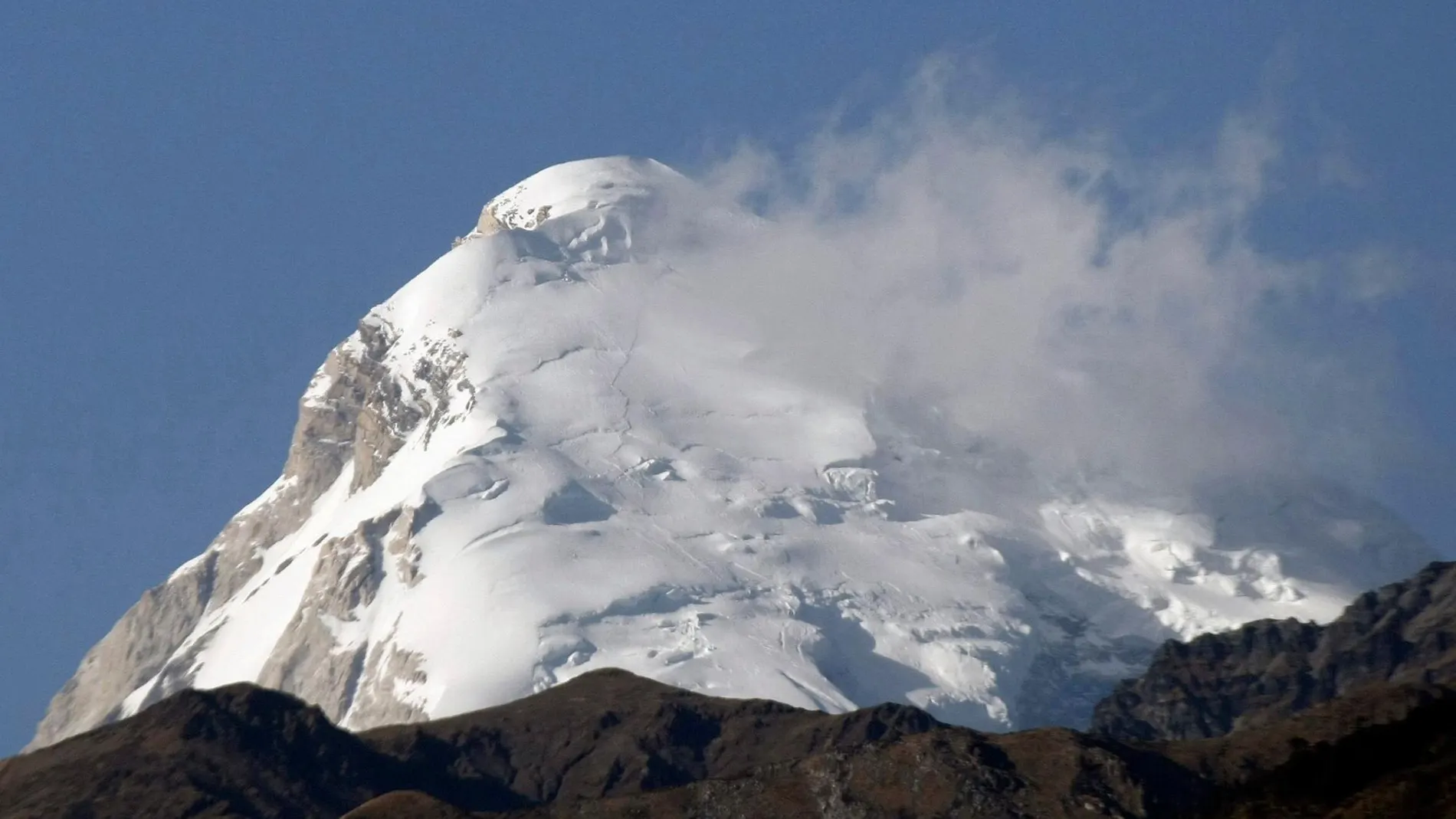 La región montañosa Hindú Kush-Himalaya, que se extiende a lo largo 3.500 kilómetros entre Afganistán y Birmania, es considerada un "tercer polo"por los científicos a causa de sus gigantescas reservas de hielo | Reuters