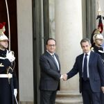 El presidente francés Francois Hollande recibe a Nicolas Sarkozy