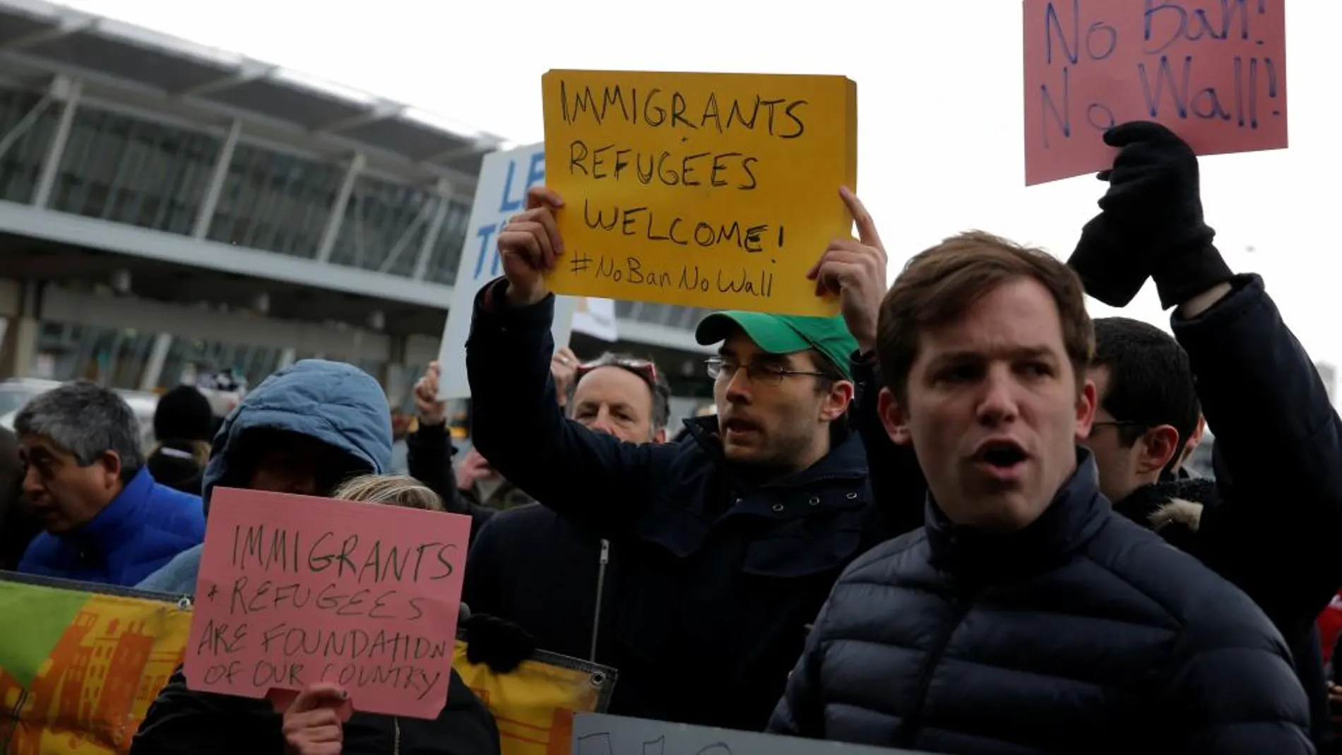 Manifestación en el aeropuerto JFK de Nueva York por la medida de Trump