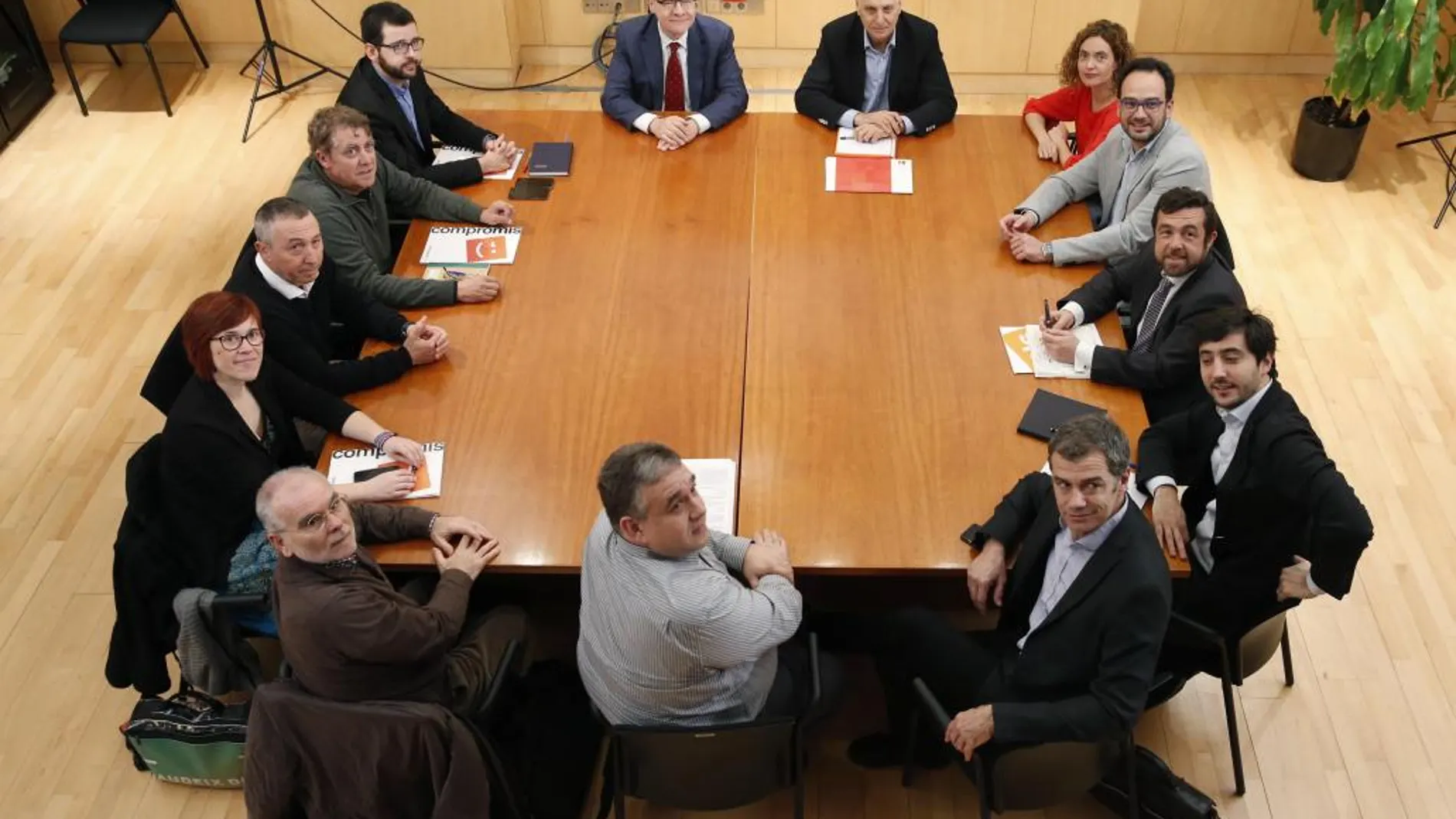 Los equipos negociadores del PSOE, Ciudadanos y Compromís
