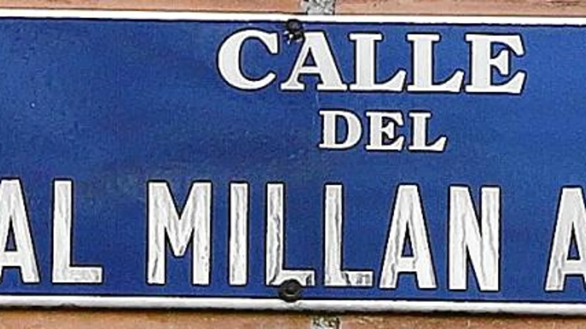 El Ayuntamiento repondrá las placas de Millán-Astray dañadas