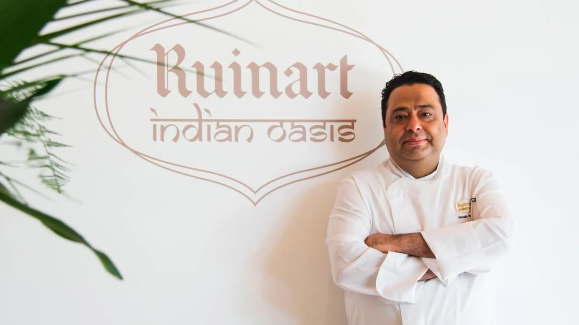 El cocinero indio Manish Mehrotra en el espacio “Ruinart Indian Oasis”