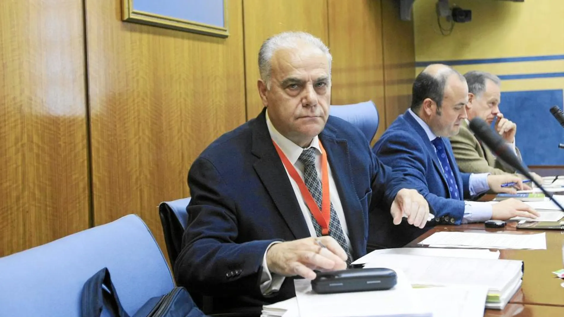 El interventor de Almería, Juan José Castillo, fue el primero en declarar en la comisión de investigación