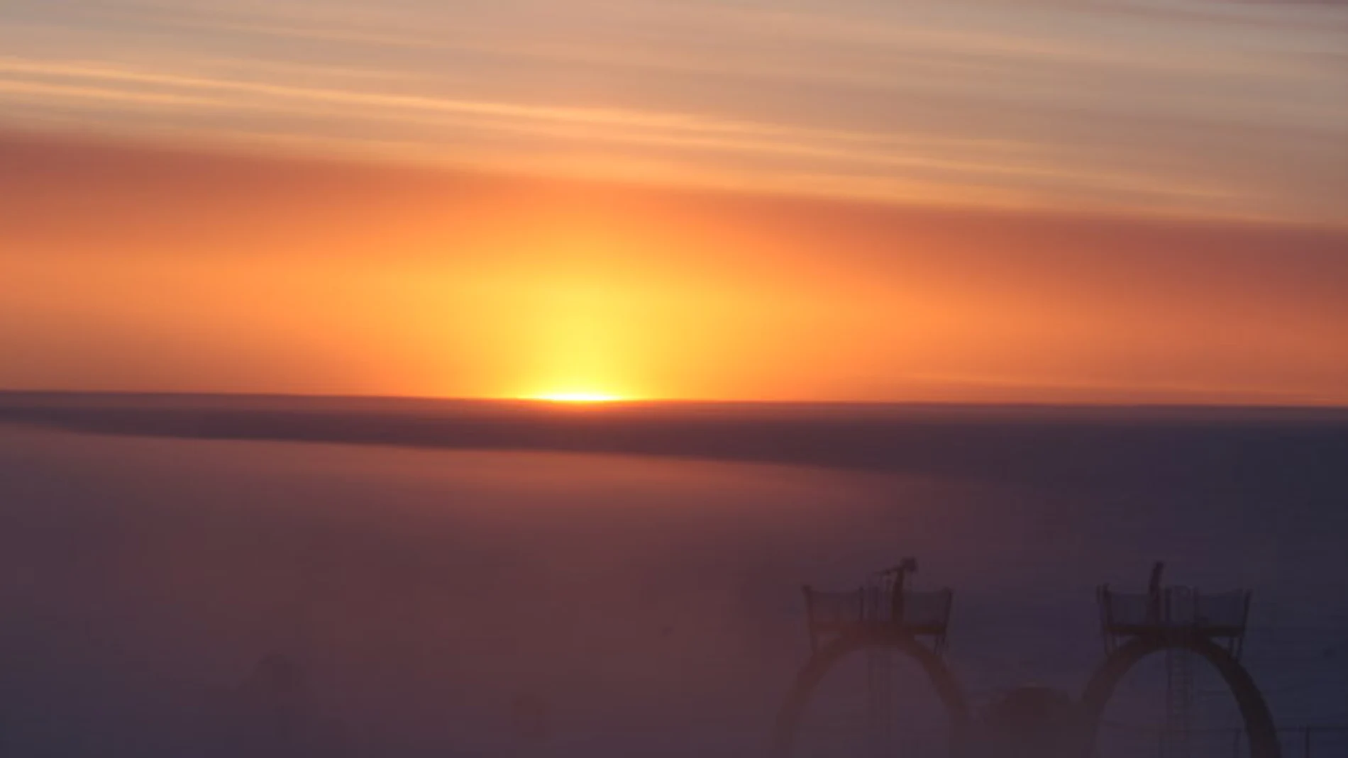 Puesta de sol en la base Concordia, en la Antártida