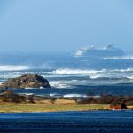 El crucero de Viking Sky, en medio de un fuerte oleaje / Foto: Reuters
