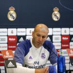 El técnico francés del Real Madrid Zinedine Zidane, durante la rueda de prensa.