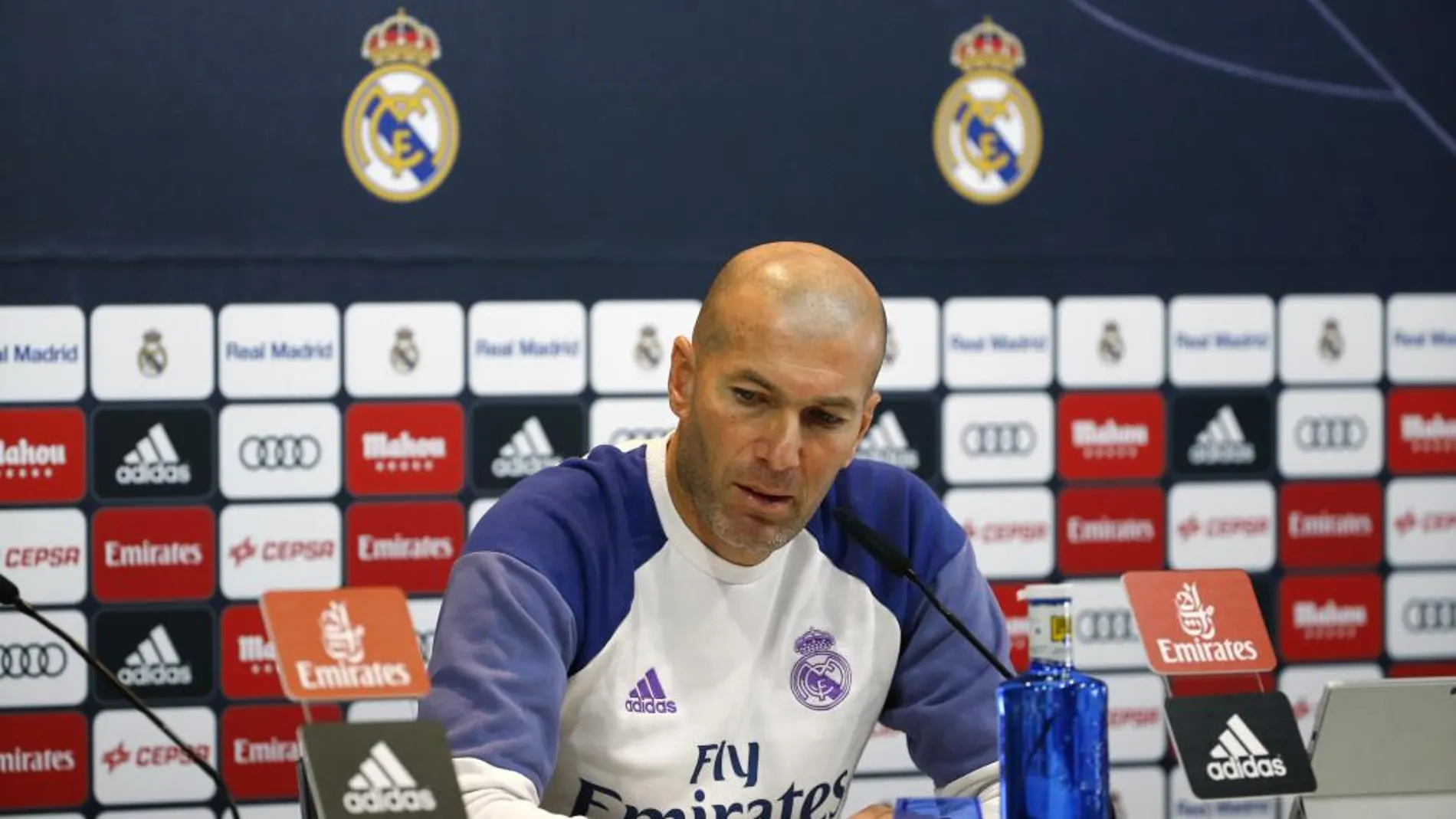 El técnico francés del Real Madrid Zinedine Zidane, durante la rueda de prensa.