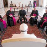 El «C9» cardenalicio durante la reunión que mantuvo ayer en la Santa Sede con el Papa