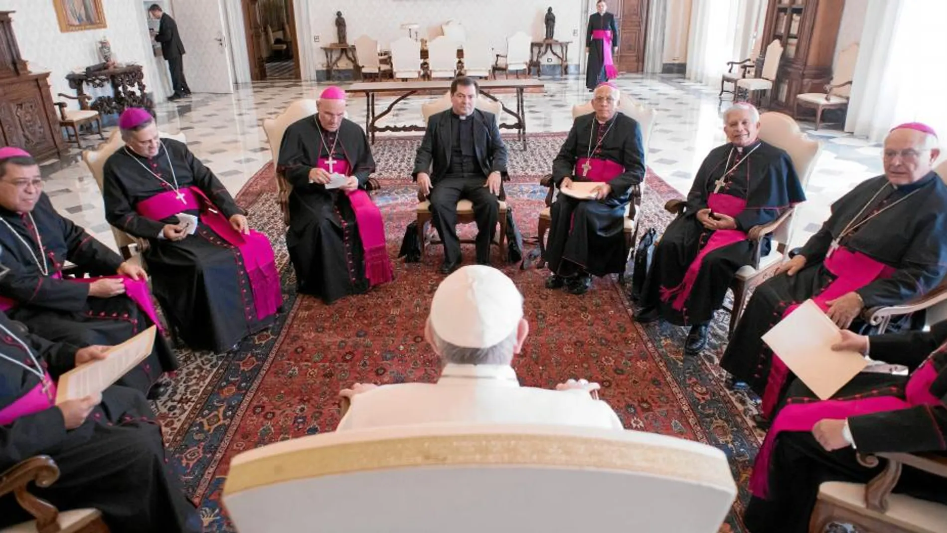 El «C9» cardenalicio durante la reunión que mantuvo ayer en la Santa Sede con el Papa