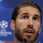 El defensa del Real Madrid Sergio Ramos, durante la rueda de prensa ofrecida tras el entrenamiento que ha realizado hoy la plantilla en Valdebebas