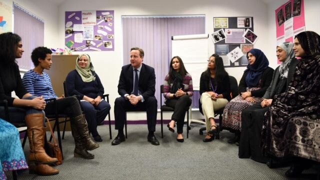 David Cameron, en un encuentro con mujeres durante una clase de inglés en un centro de Leeds