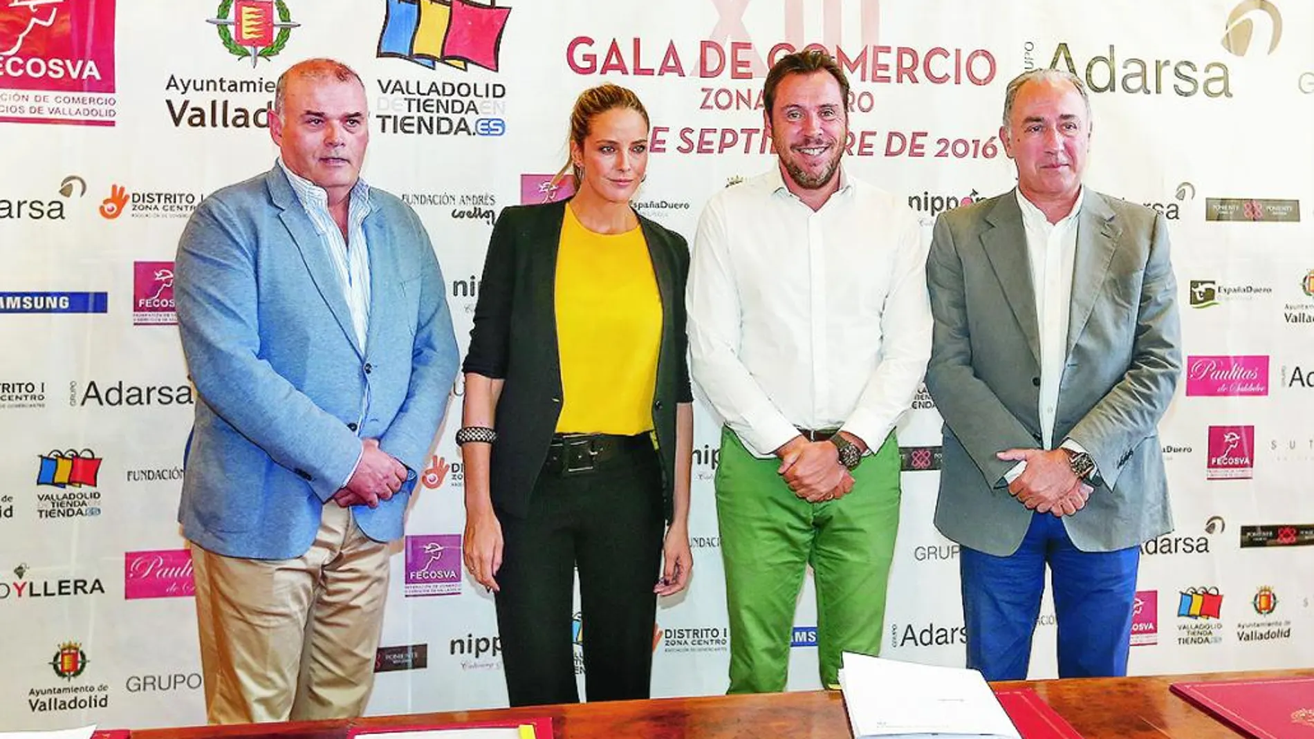 Javier Labarga, Estefanía Luyk, Óscar Puente y Antonio Gato en la presentación de la Gala del Comercio.