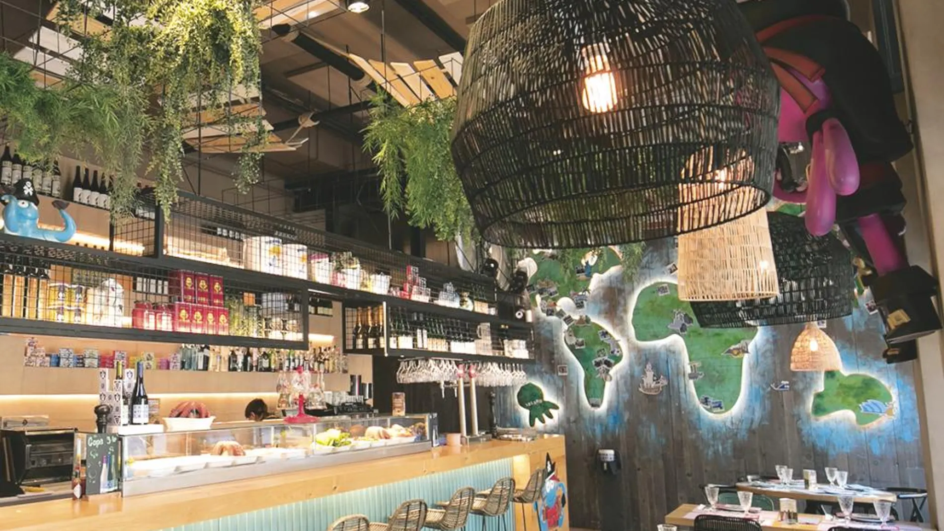 El ambiente del restaurante es joven, alegre y distendido para disfrutar de la comida sin ataduras