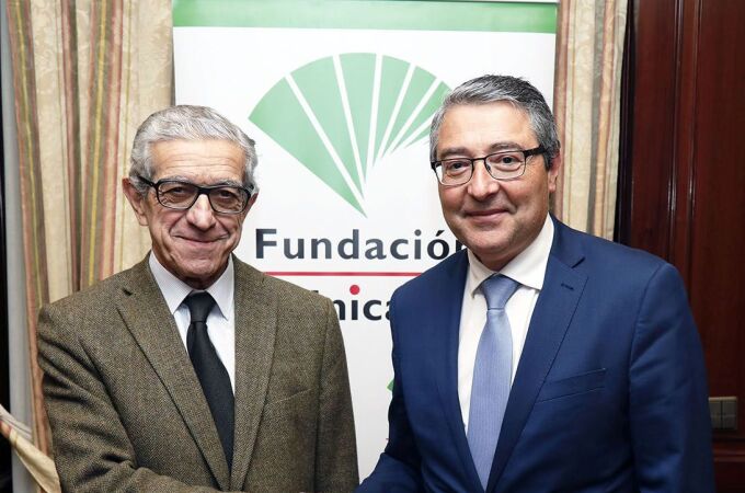 El presidente de la Fundación Unicaja, Braulio Medel, y el de la Diputación de Málaga, Francisco Salado