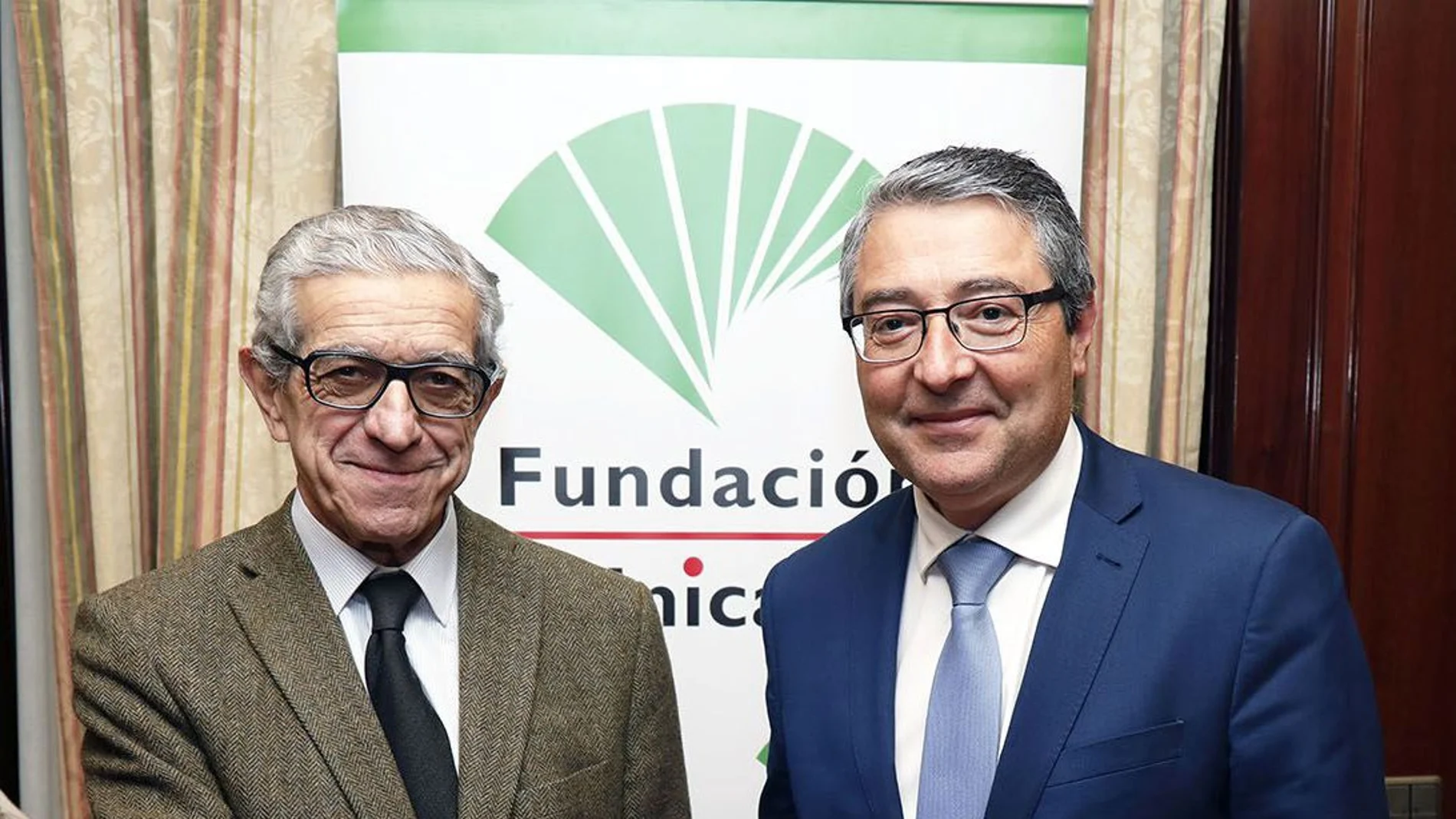 El presidente de la Fundación Unicaja, Braulio Medel, y el de la Diputación de Málaga, Francisco Salado