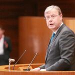 El procurador del PP y alcalde de León, Antonio Silván, defiende la estrategia coordinada para aprovechar mejor el AVE