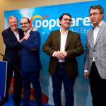 Silván abraza al candidato del PP a la Alcaldía de Ponferrada, Marco Morala, en presencia de Fernández Mañueco y Martínez Majo