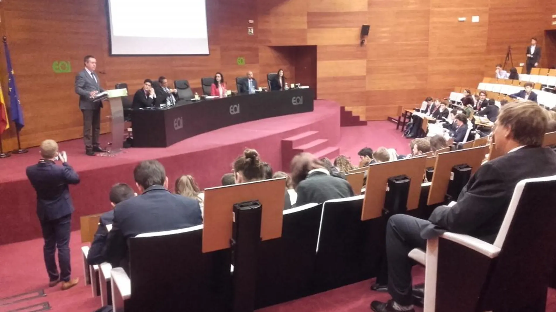 Espadas inaugura la Conferencia Regional del Joven Parlamento Europeo