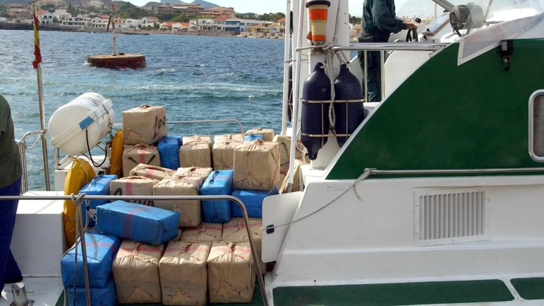 La Guardia Civil se ha incautado de más de ciento toneladas de hachís destina a la compra de armas