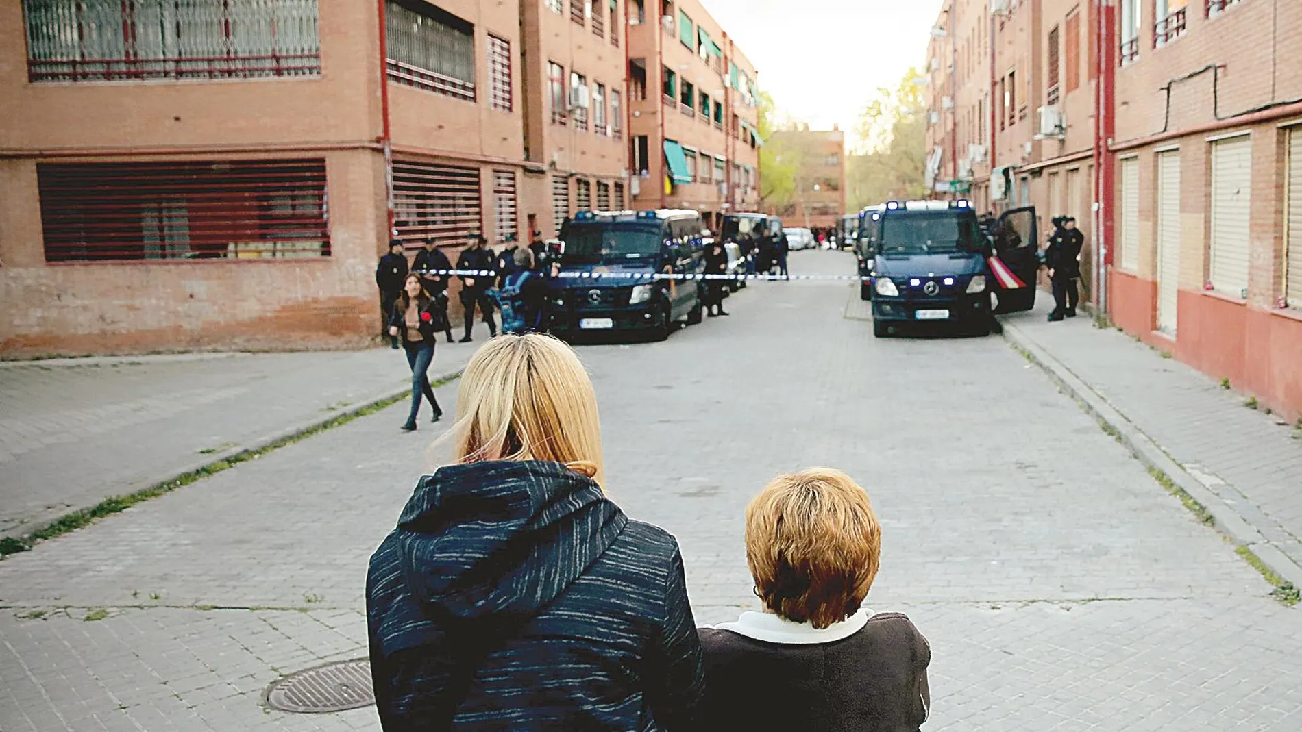 Muchos vecinos se sienten «intranquilos» y prefieren no decir nada «por el miedo a quedar señalados»