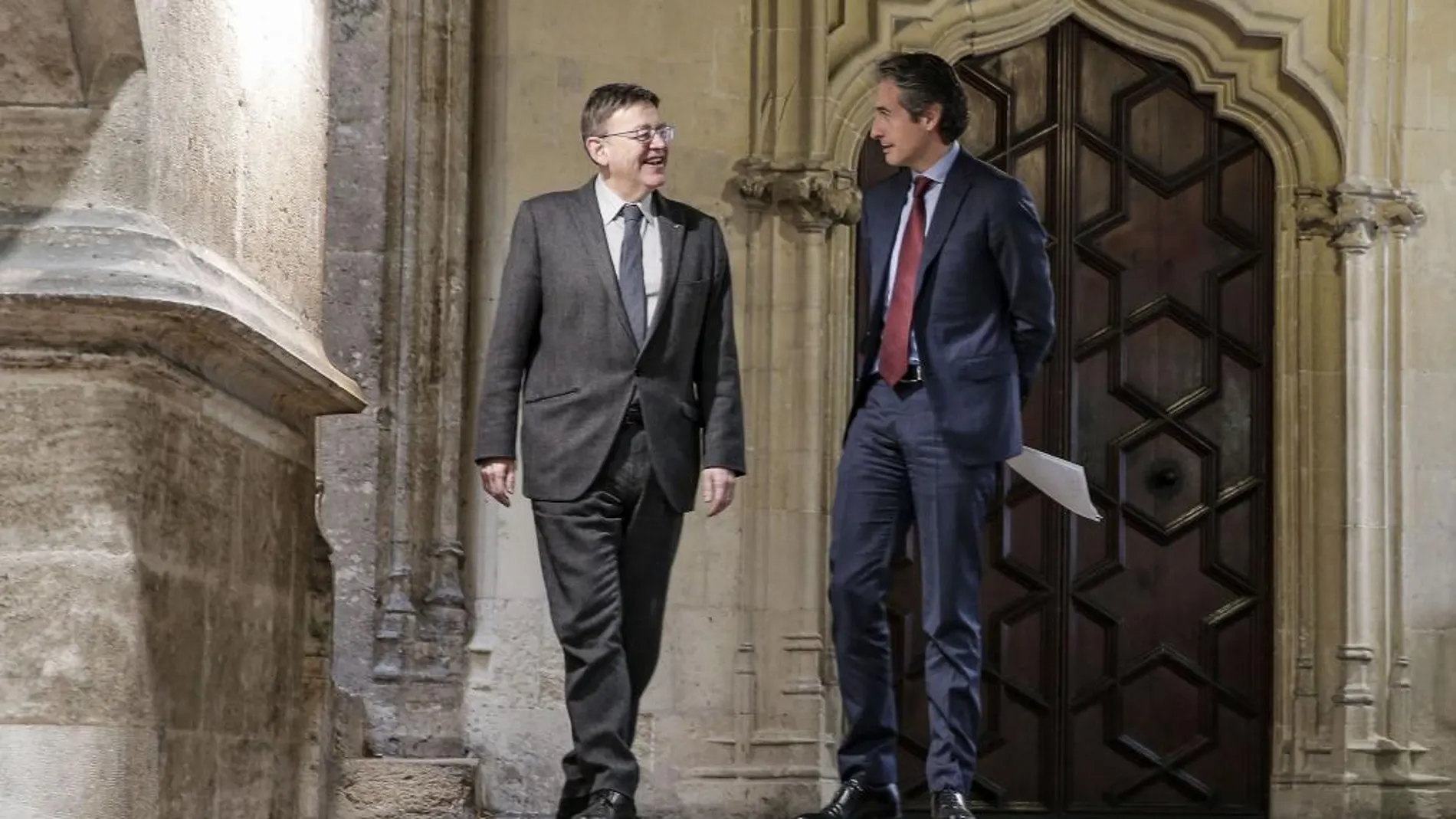 El presidente de la Generalitat, Ximo Puig, recibió al ministro de Fomento, Íñigo de la Serna