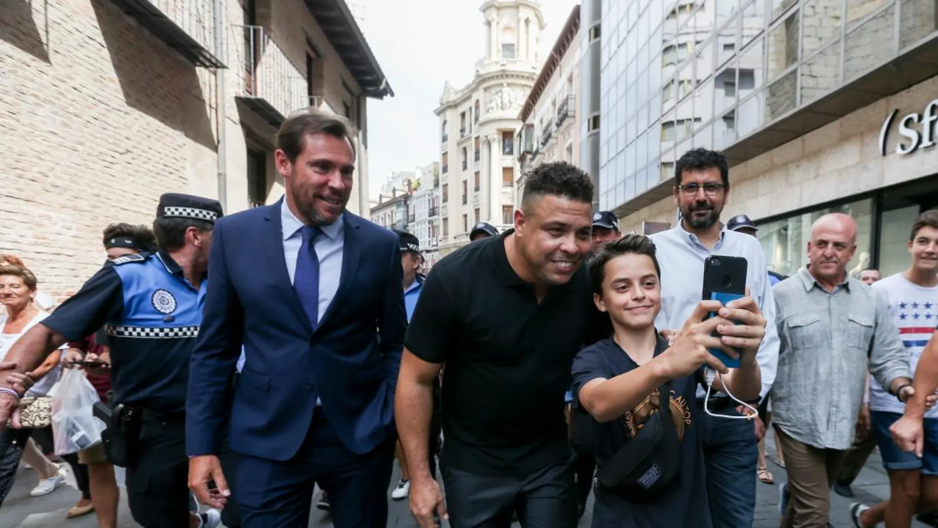 La expectación es máxima con la llegada de Ronaldo a Valladolid, como se pudo comprobar el pasado lunes en las calles vallisoletanas