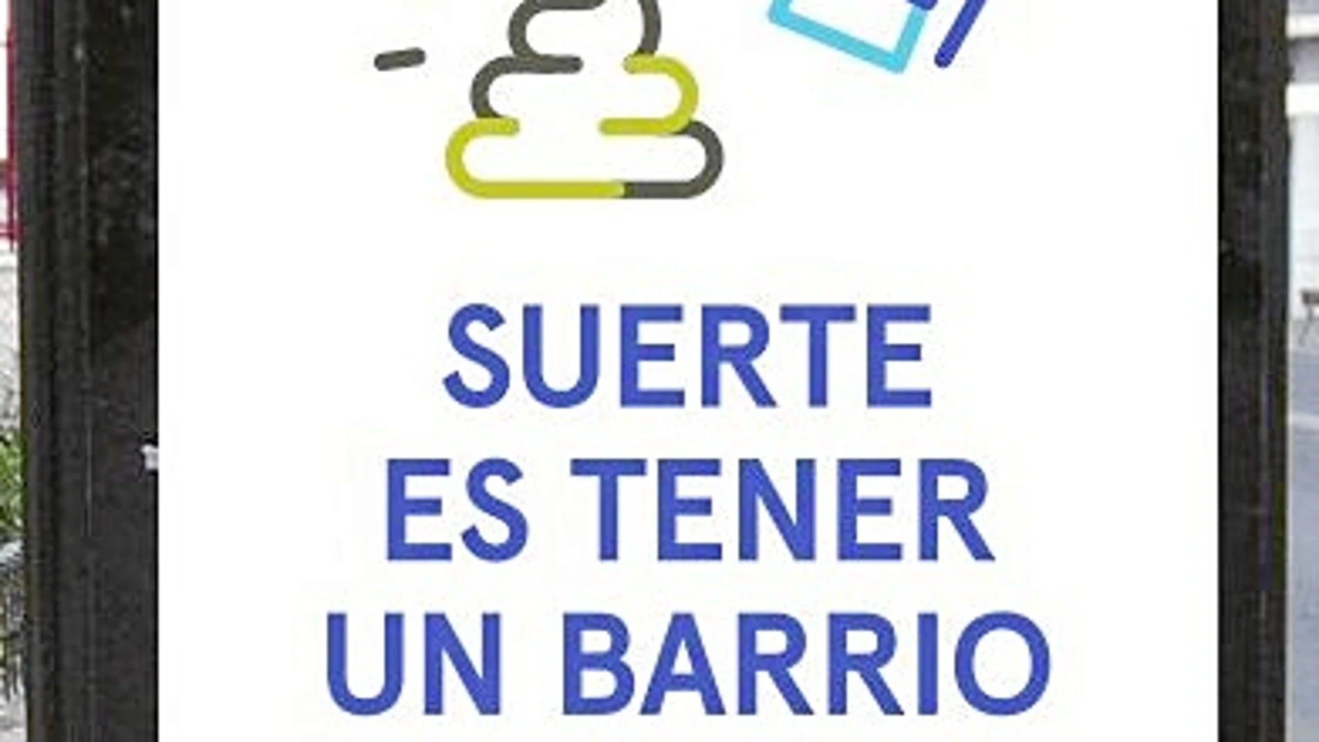 Tres de los carteles que, desde mediados de diciembre, inundarán las marquesinas y las papeleras de la capital