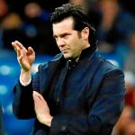 Solari da instrucciones en el partido contra el Alavés