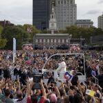 El Papa llega al encuentro multitudinario en Filadelfia