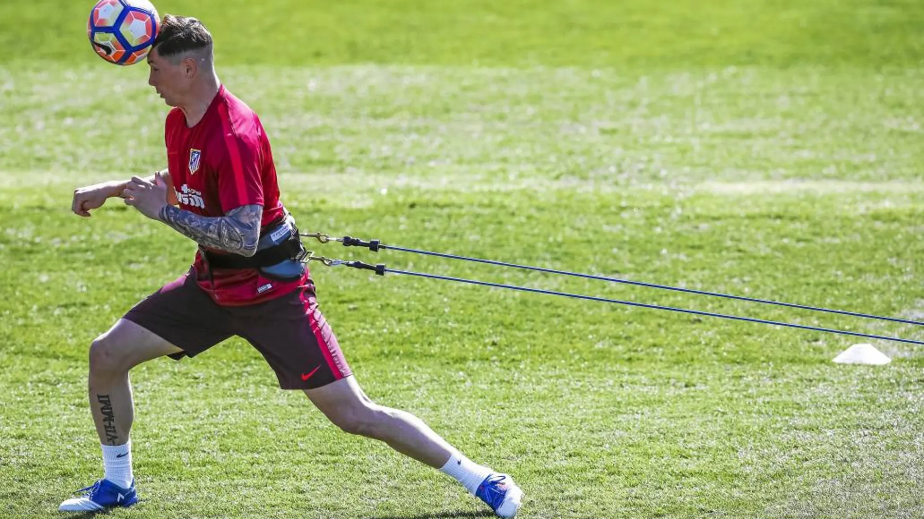 Fernando Torres, durante el entrenamiento de ayer en el Cerro del Espino