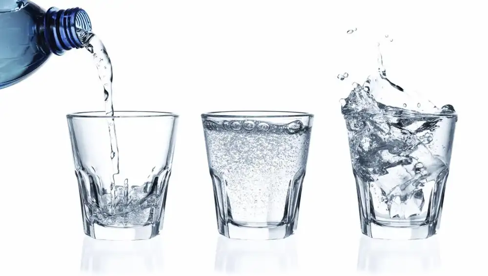 ¿Cuánta cantidad de agua debo beber cada día?
