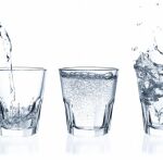 ¿Cuánta cantidad de agua debo beber cada día?