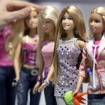 Un anuncio de Barbie rompe moldes con un niño que juega con muñecas