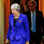 La «premier» Theresa May trata de aplacar a Bruselas y a los euroescépticos / Reuters