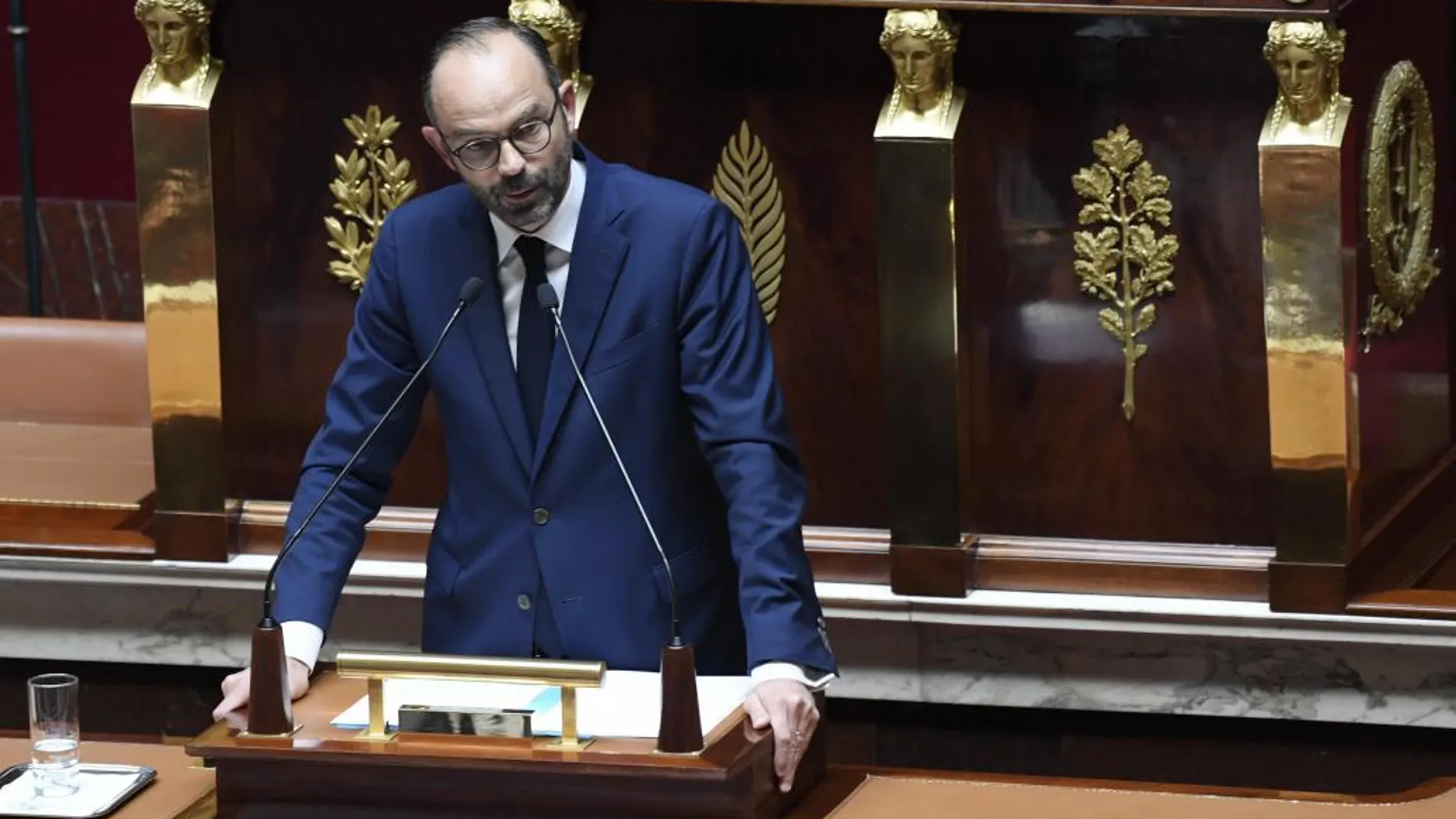 El primer ministro francés, Édouard Philippe, da un discurso de su política general en la Asamblea Nacional en París