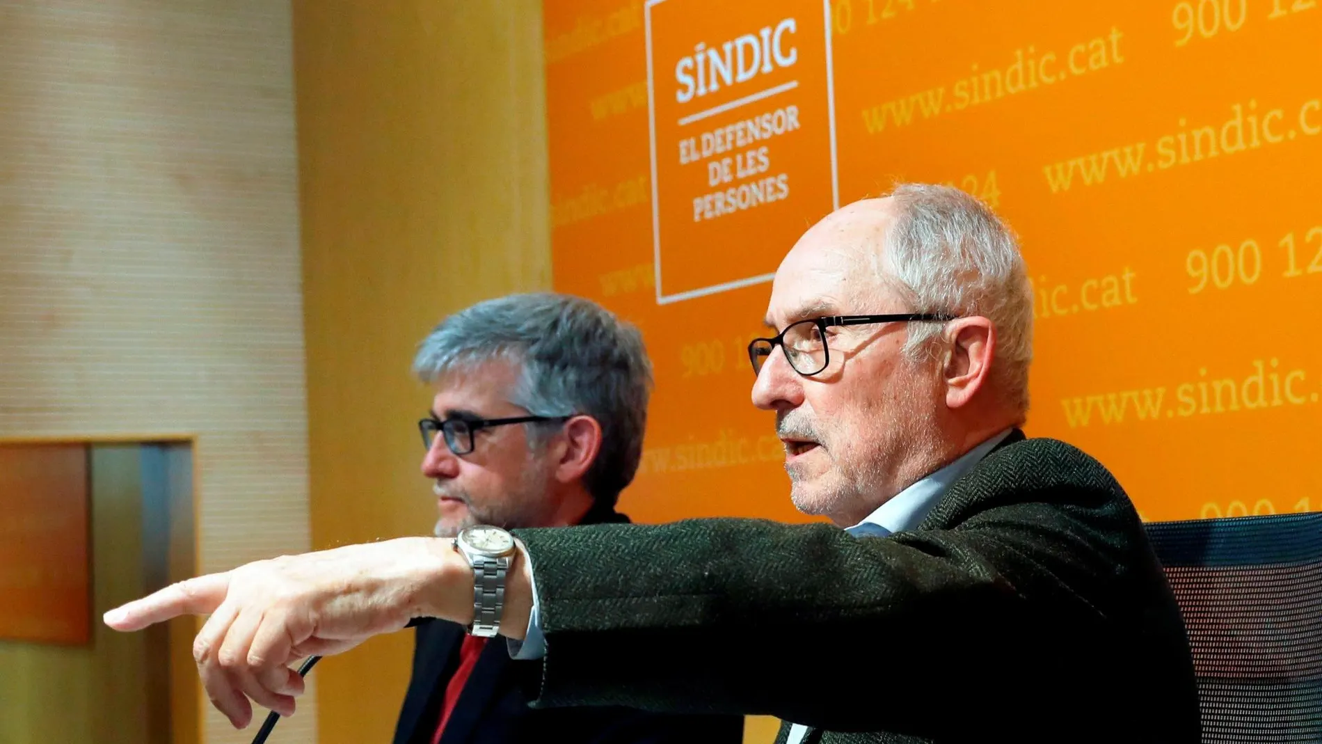 El Síndic de Greuges, Rafael Ribó, junto a su adjunto Jaume Saura, durante la rueda de prensa que ha ofrecido este miércoles / Foto: Efe