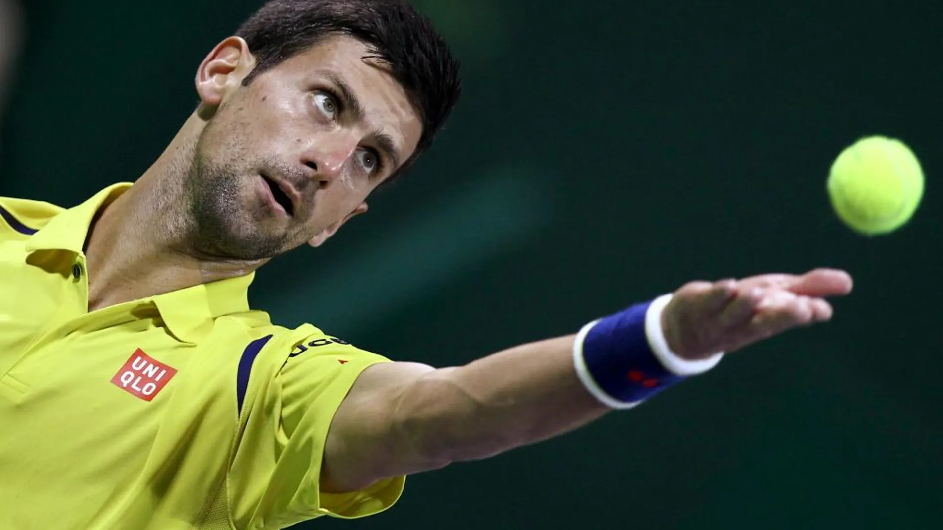 Novak Djokovic, hoy, durante su partido contra Rafa Nadal en Doha.