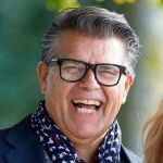 Demanda al Gobierno para cambiar su edad de 69 a 49 años para poder ligar